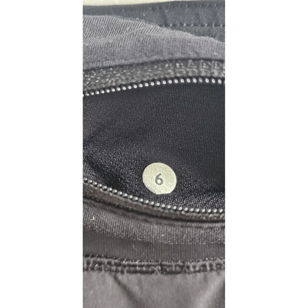Lululemon Run Times‎ shorts zippered pockets on the back Sz 6
